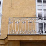 Balcons  motifs phalliques de la rue de l'Ancienne Madeleine 